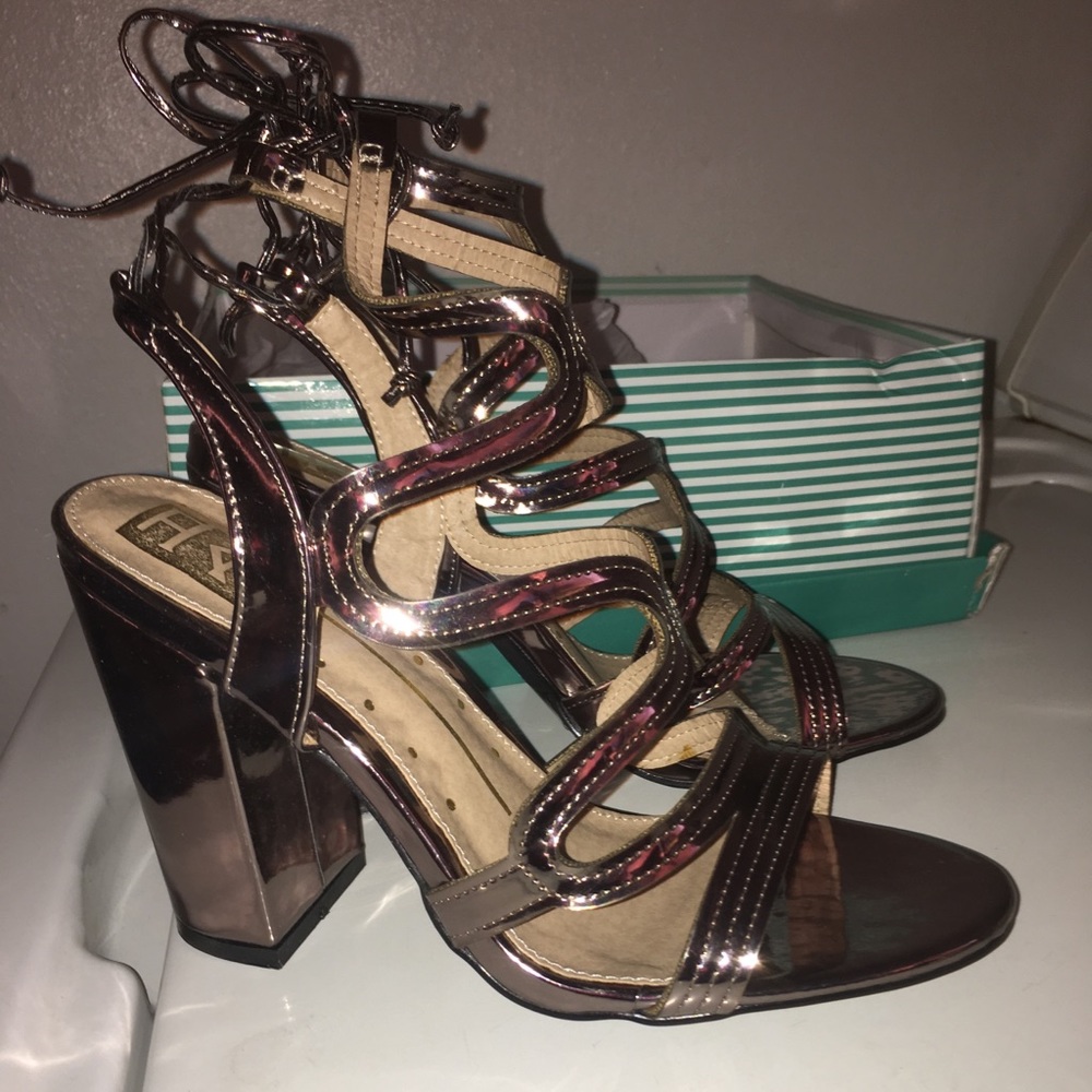 Brand new Heels color silver gray